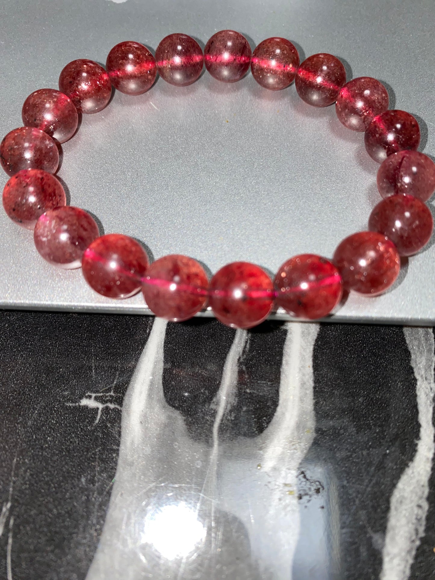 Strawberry crystal bracelet10.5mm 19 pieces